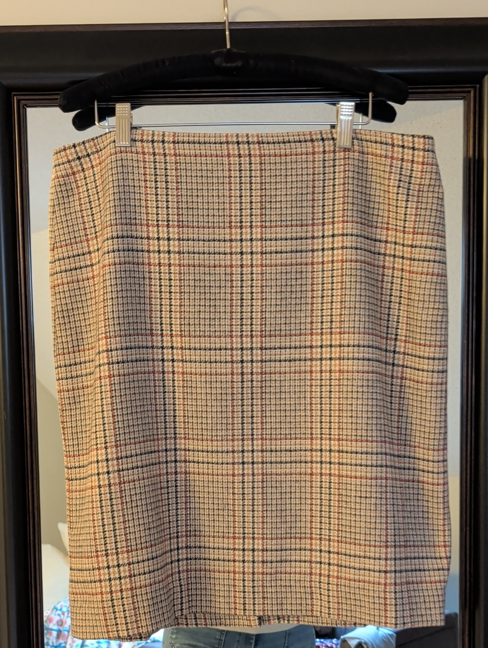 Talbots Beige  Wool Blend Plaid Pencil Skirt with Red and Black Lines Size 14P